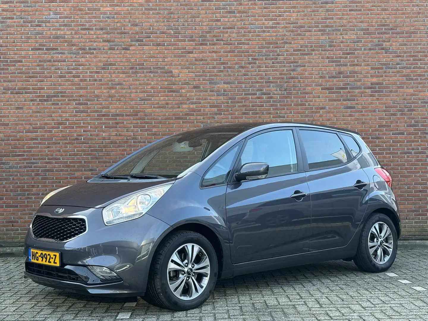 Kia Venga 1.6 CVVT 126pk ExecutiveLine | Automaat | Lage KM Gris - 2