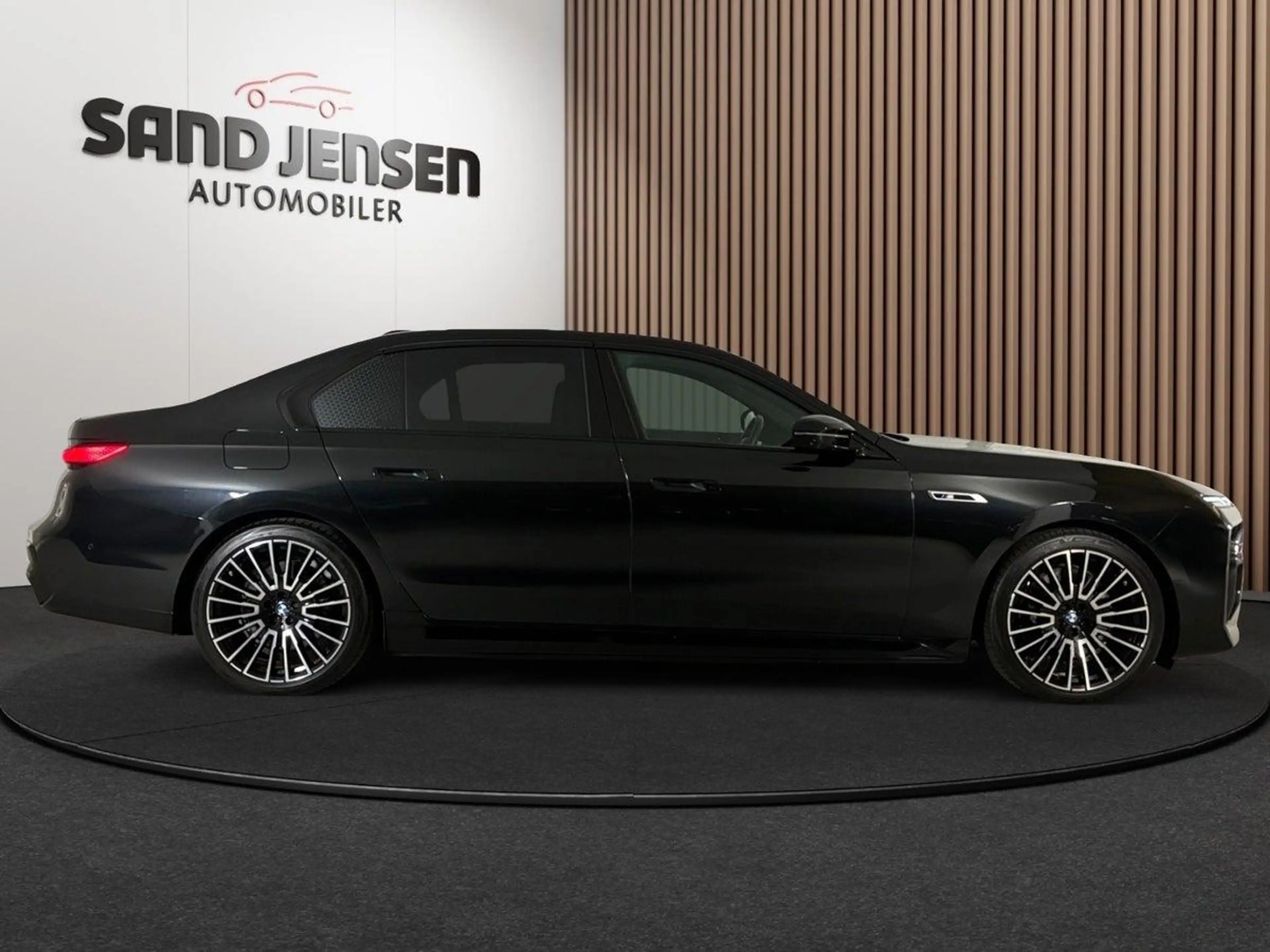 BMW i7 BMW i7 M70 xDrive M Sport Pro Perf Exec DrivePro — photo 7