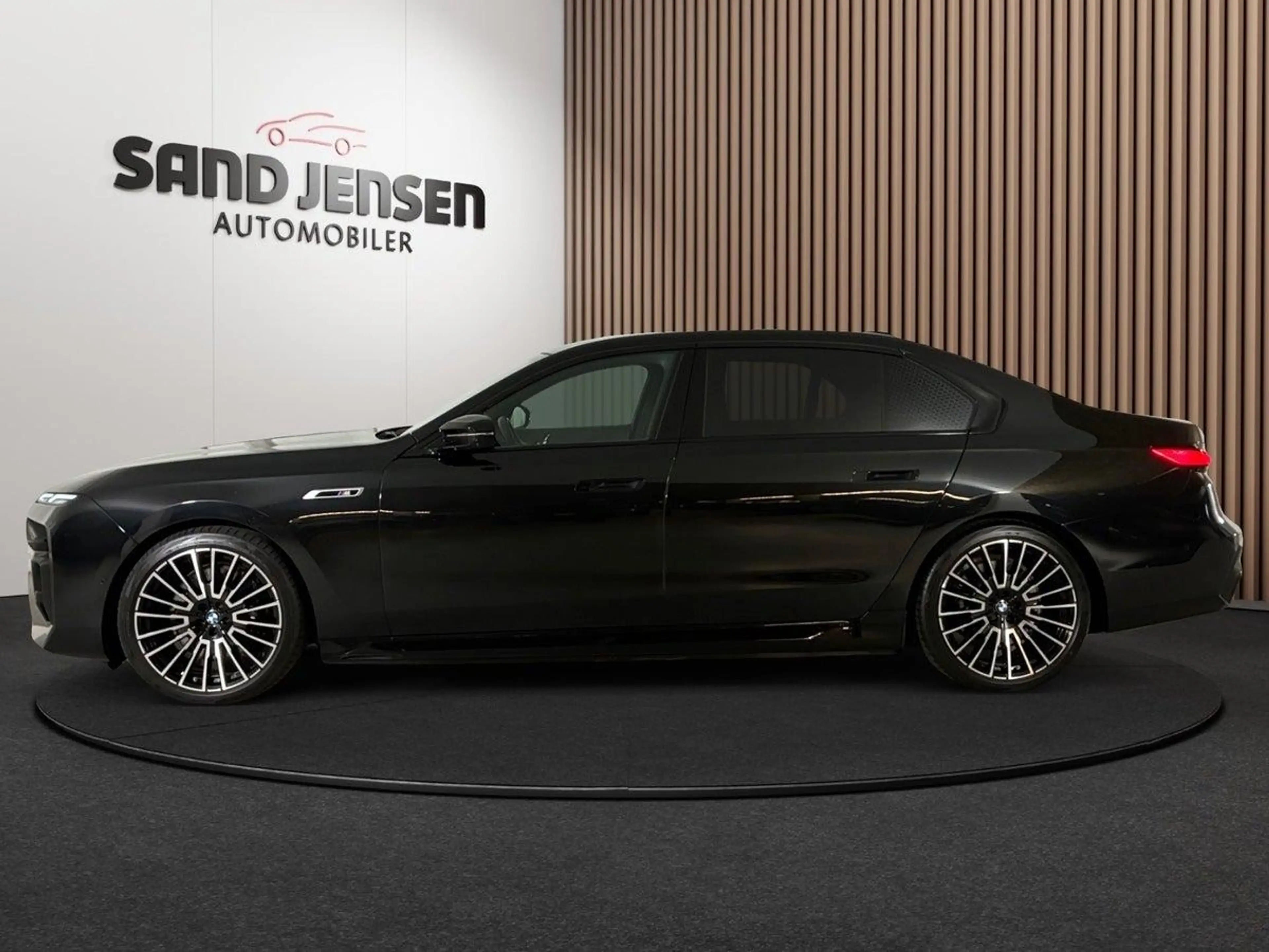 BMW i7 BMW i7 M70 xDrive M Sport Pro Perf Exec DrivePro — photo 3