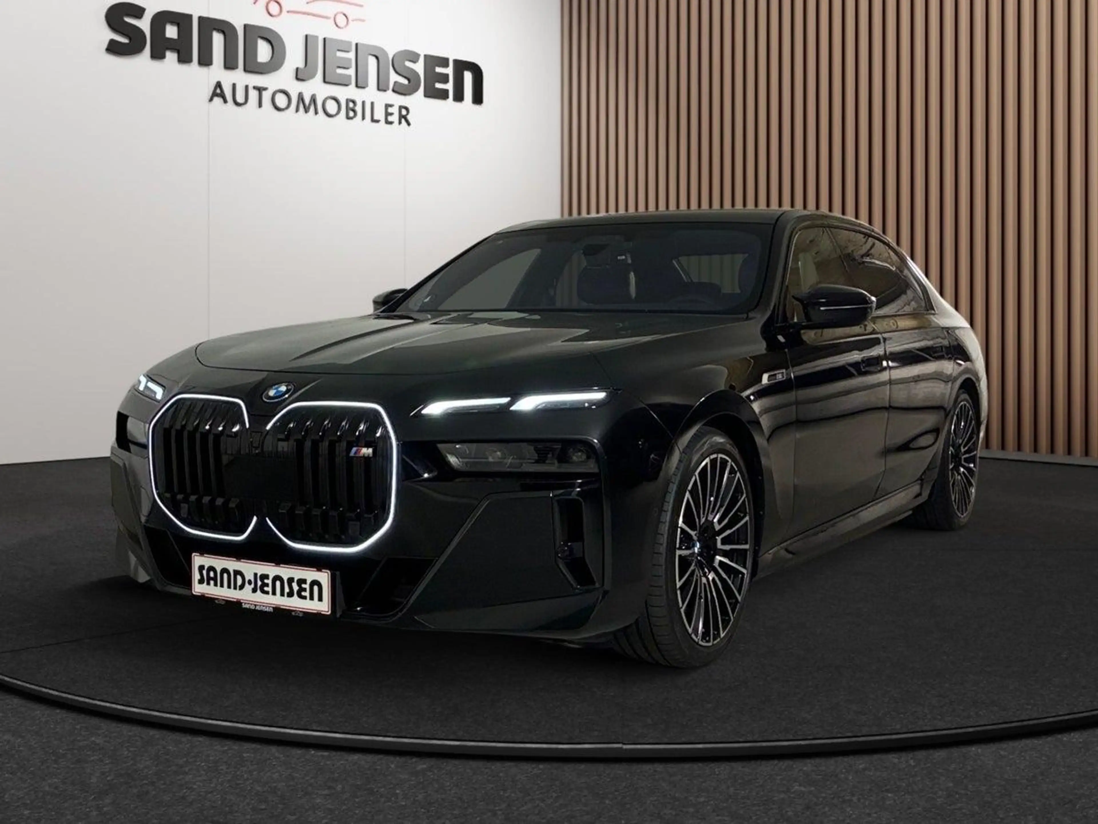 BMW i7 BMW i7 M70 xDrive M Sport Pro Perf Exec DrivePro — photo 2