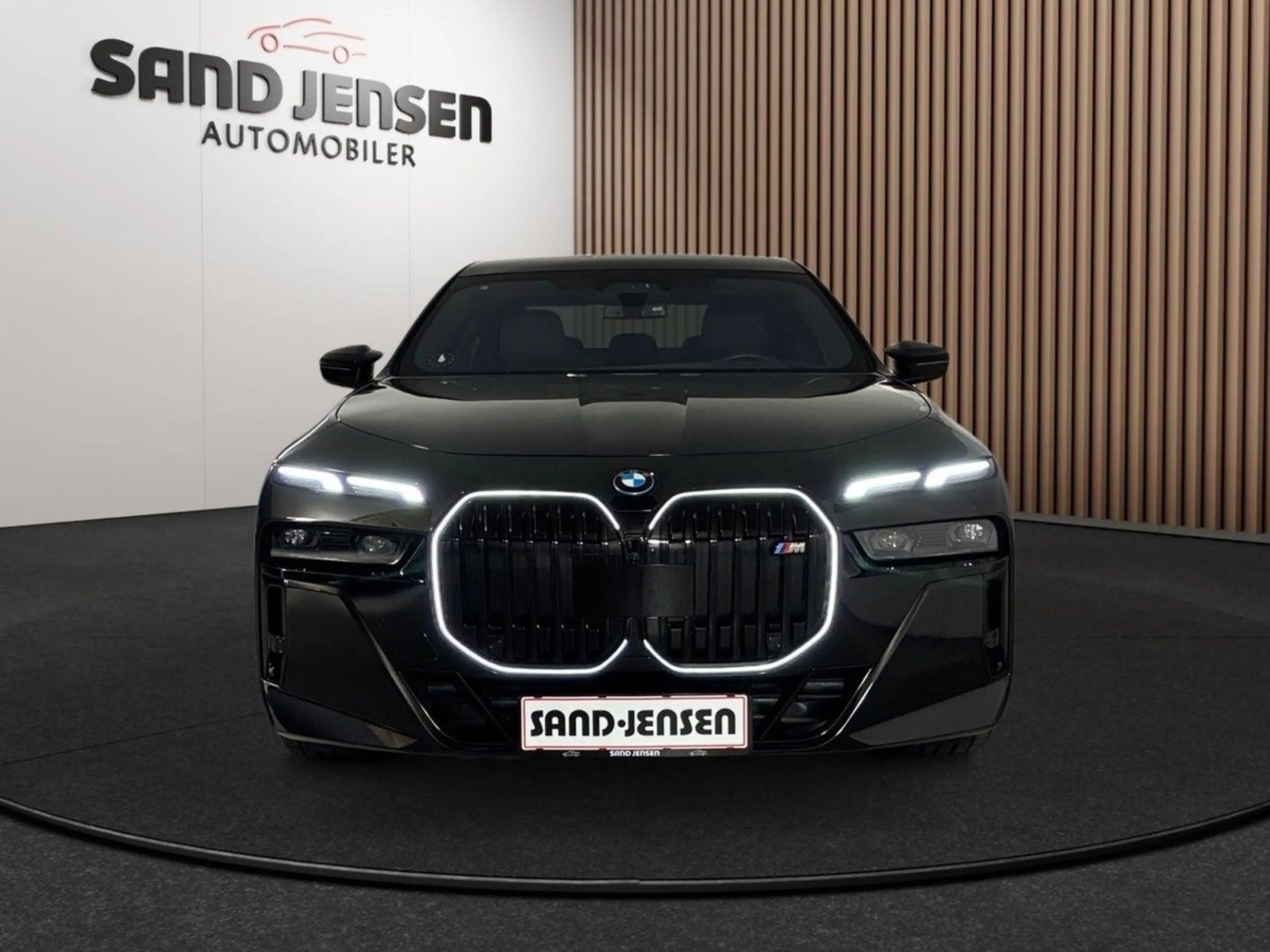 BMW i7 BMW i7 M70 xDrive M Sport Pro Perf Exec DrivePro — photo 9