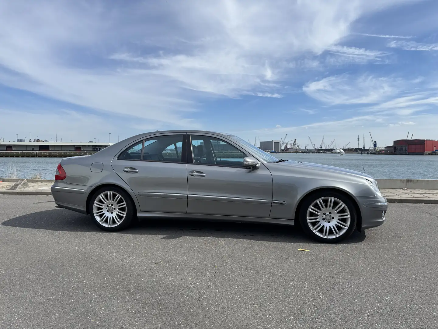 Mercedes-Benz E 220 Avantgarde 109XXX km NAP Youngtimer Сірий - 2