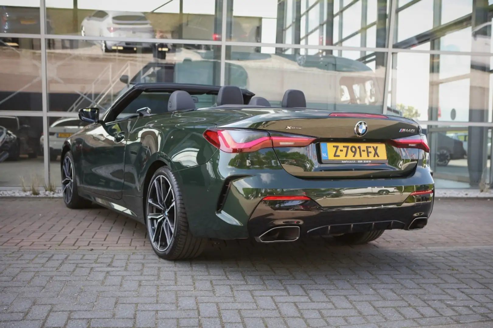 BMW 440 4-serie Cabrio M440i xDrive | Carplay | Navigatie Зелений - 2