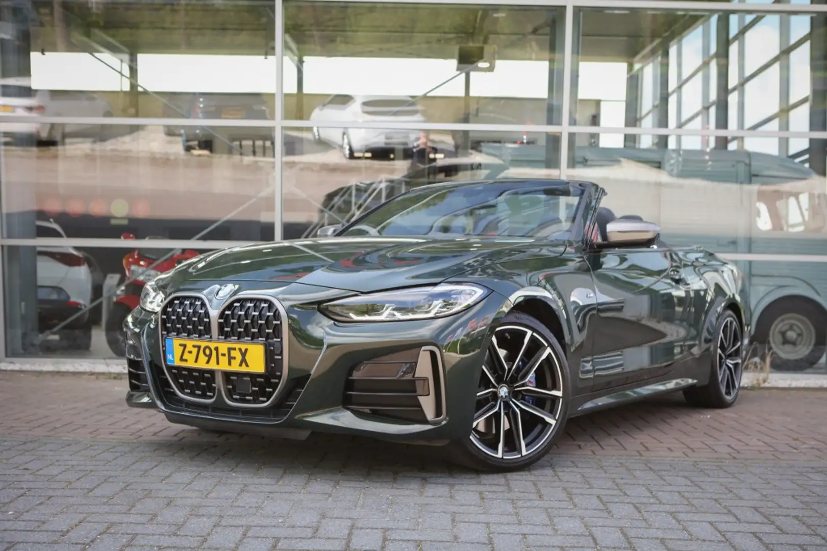 BMW 440 4-serie Cabrio M440i xDrive | Carplay | Navigatie Зелений - 1