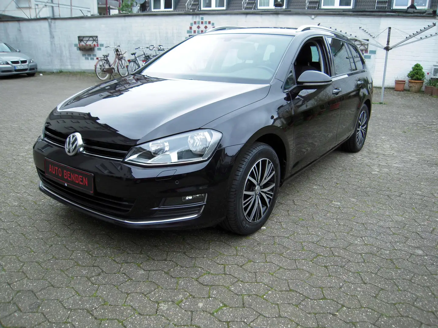 Volkswagen Golf Variant Allstar BMT  mit AHK ! Inzahlungnahme möglich ! Schwarz - 1
