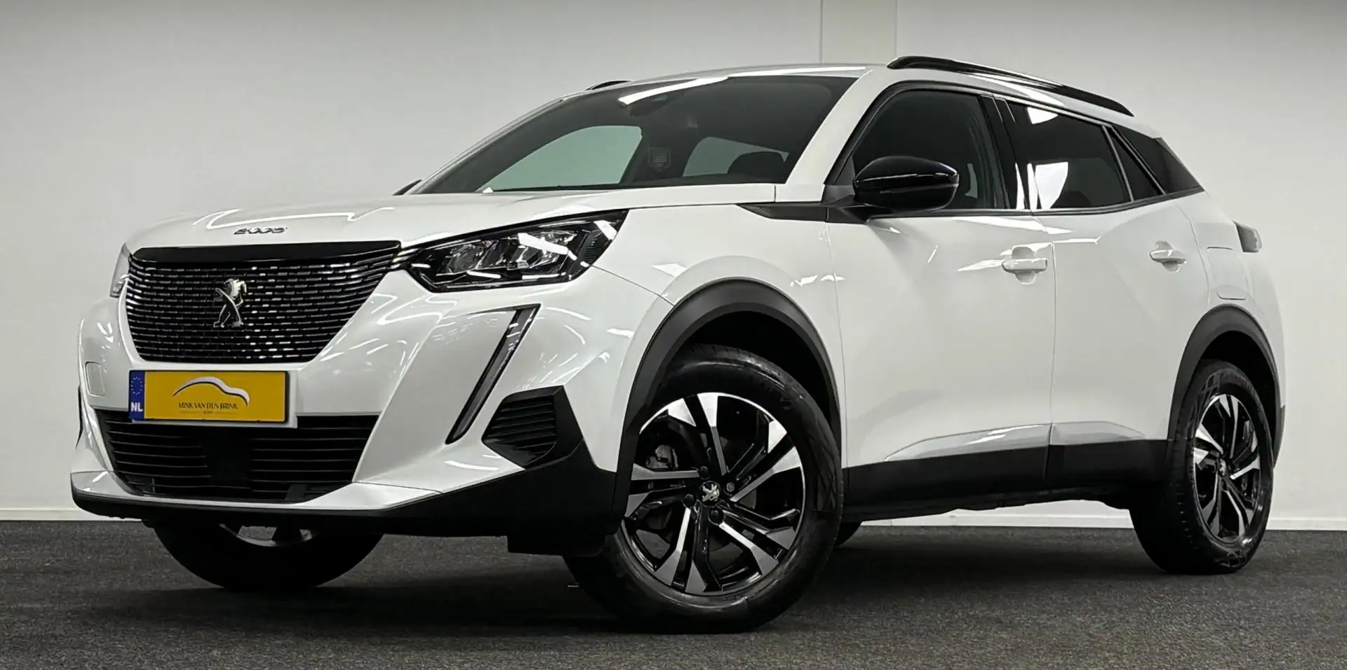 Peugeot 2008 1.2 PureTech Allure*DigiCockpit*Camera*Carplay*Nav Bianco - 1