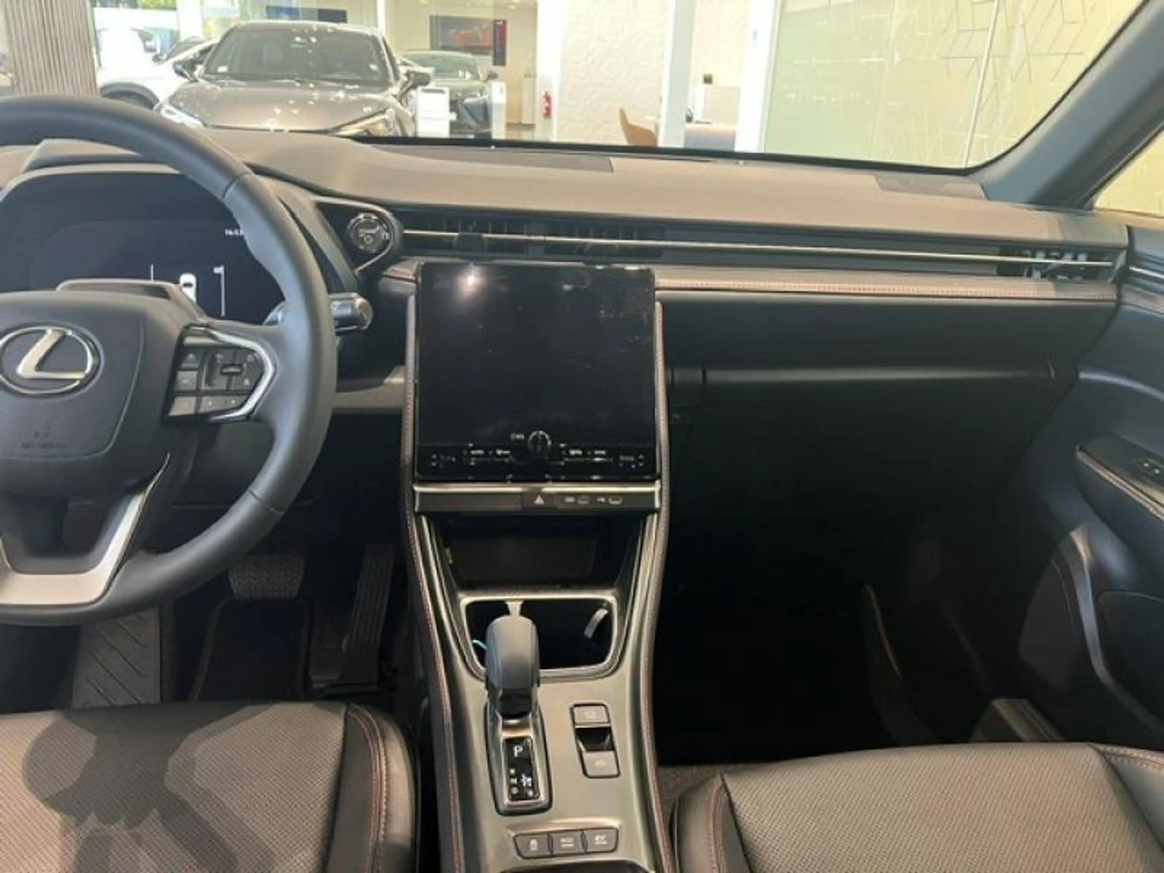 Lexus LBX Emotion — photo 7