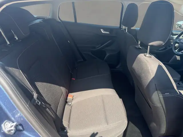 Ford Focus view 9