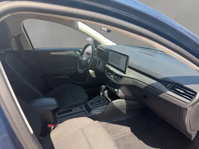 Ford Focus view 8
