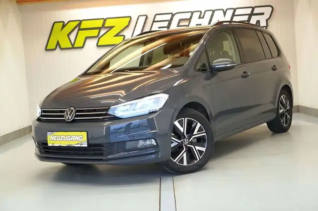 Volkswagen Touran view 8
