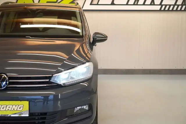 Volkswagen Touran view 10