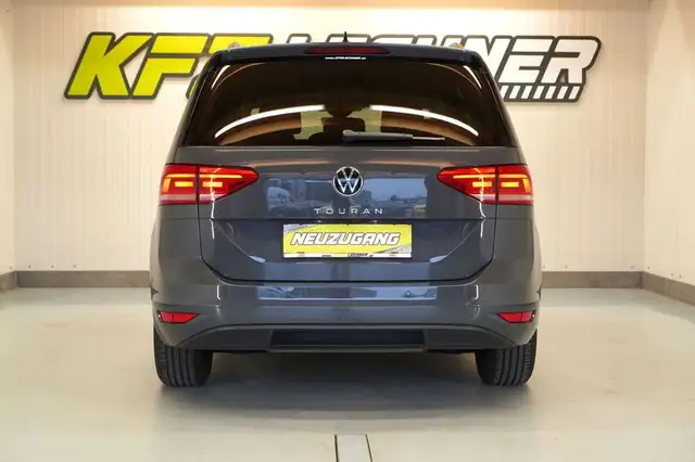 Volkswagen Touran view 5