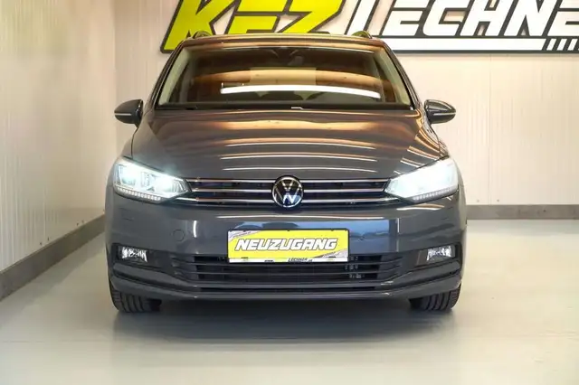 Volkswagen Touran view 9