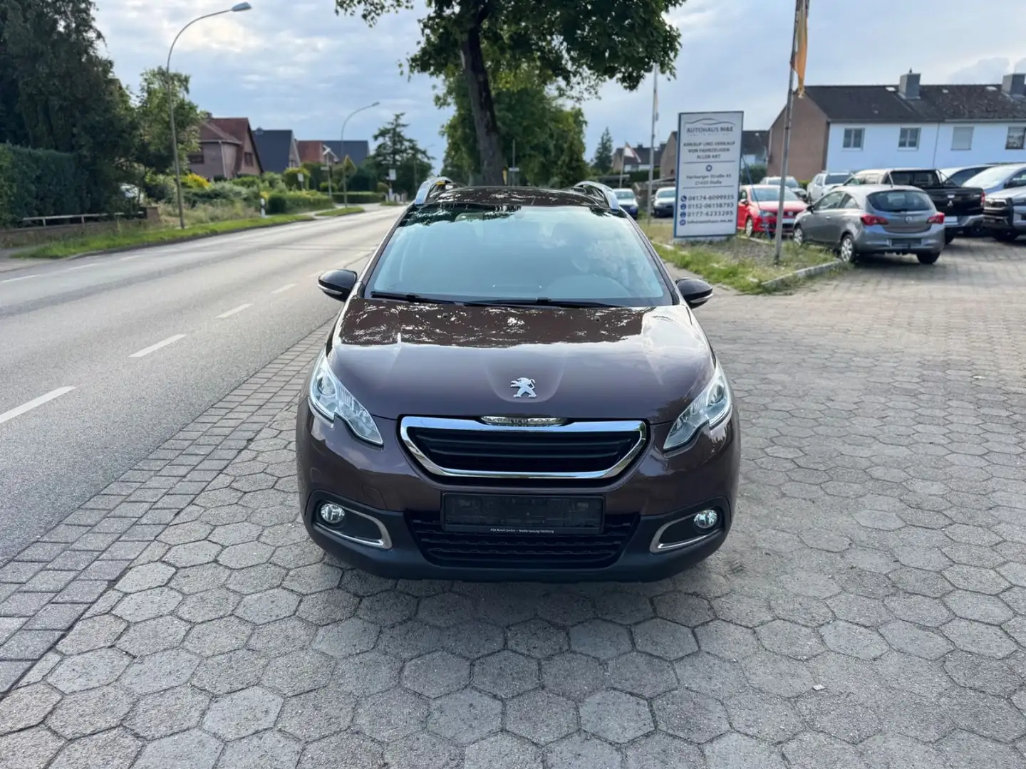 Peugeot 2008 Active 1.2*Klima*Navi*PDC*guter Zustand Braun - 2