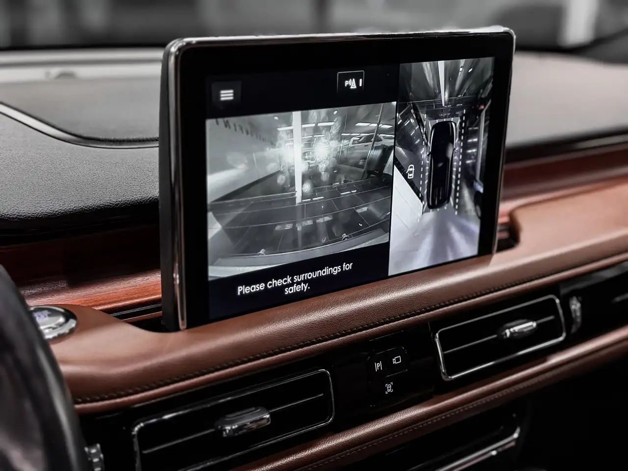 Lincoln Aviator снимка Lincoln Aviator