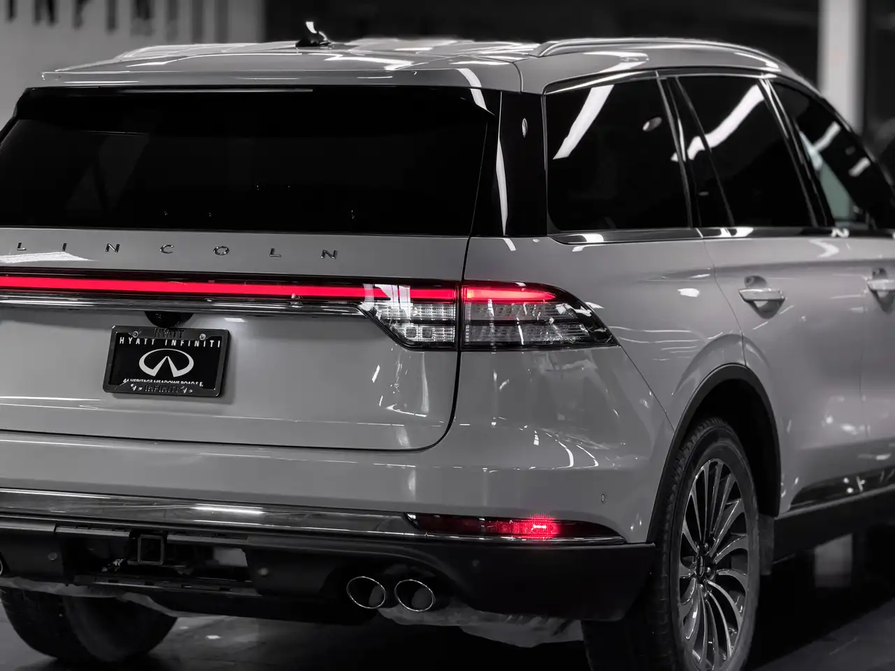 Lincoln Aviator снимка Lincoln Aviator