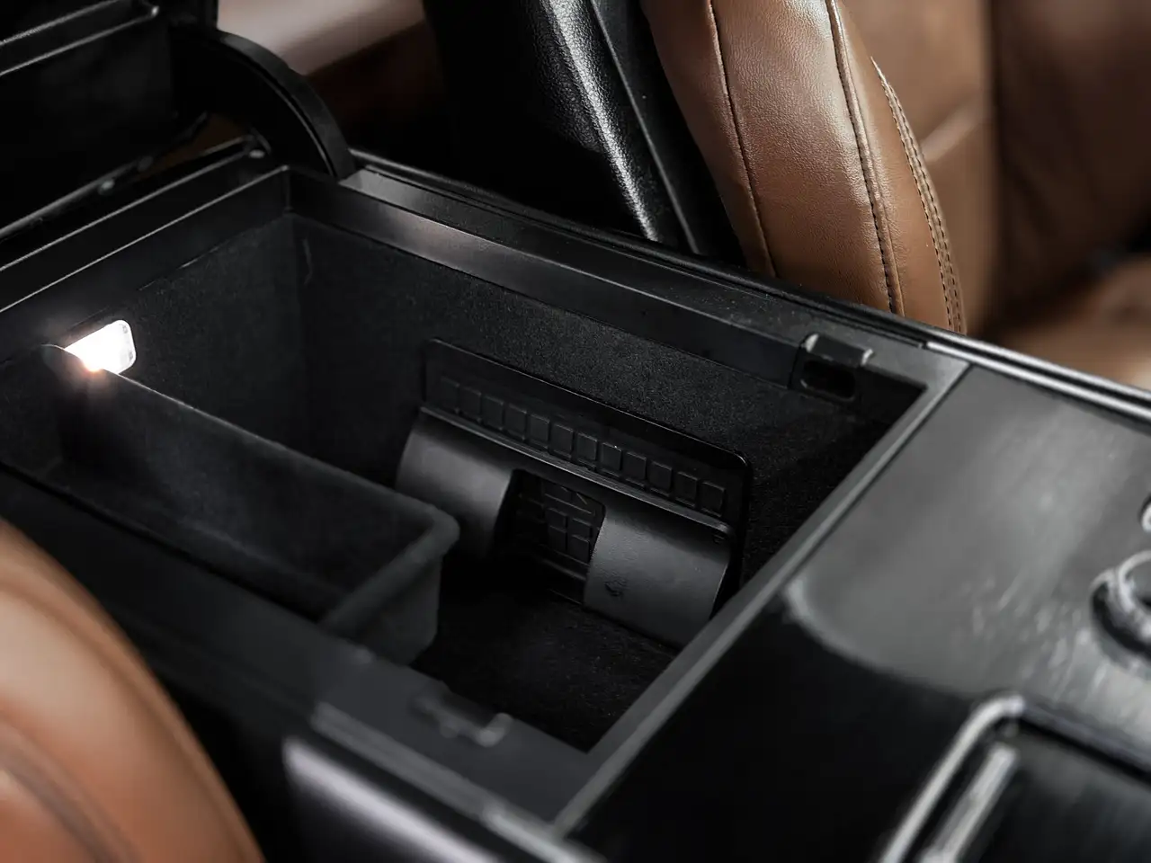 Lincoln Aviator снимка Lincoln Aviator