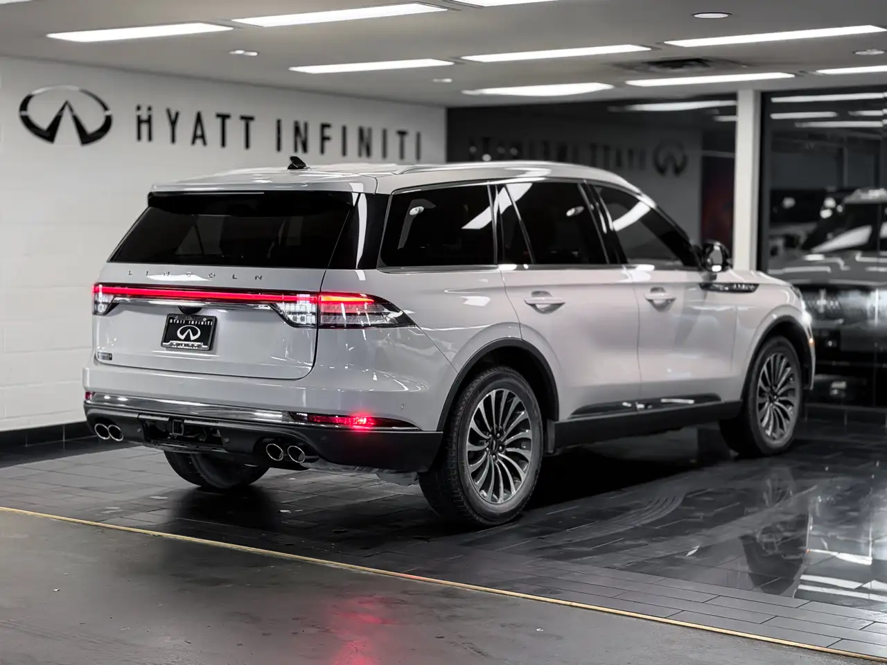 Lincoln Aviator снимка Lincoln Aviator