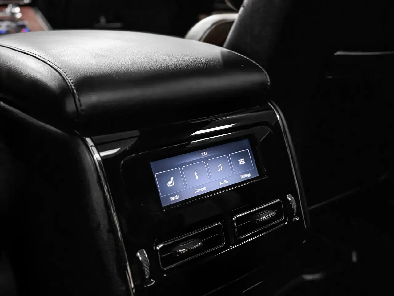 Lincoln Aviator снимка Lincoln Aviator