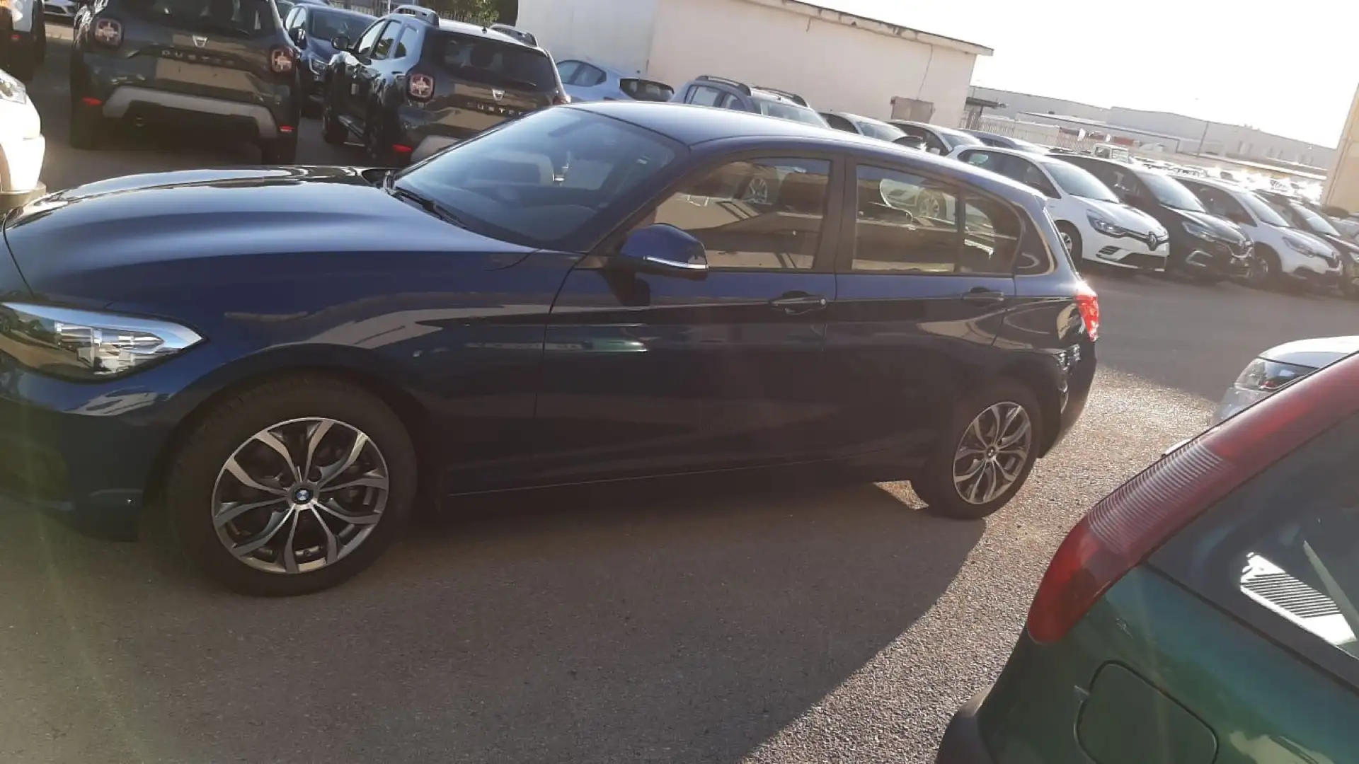 BMW 114 114d Business 5p - 1