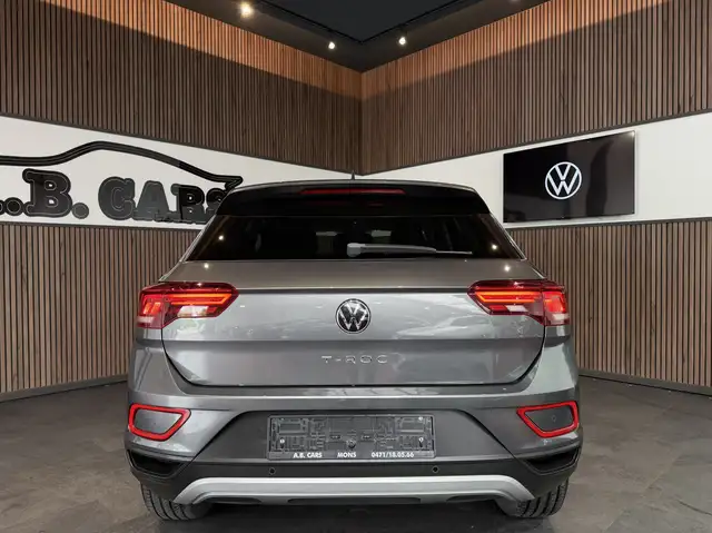 Volkswagen T-Roc view 5