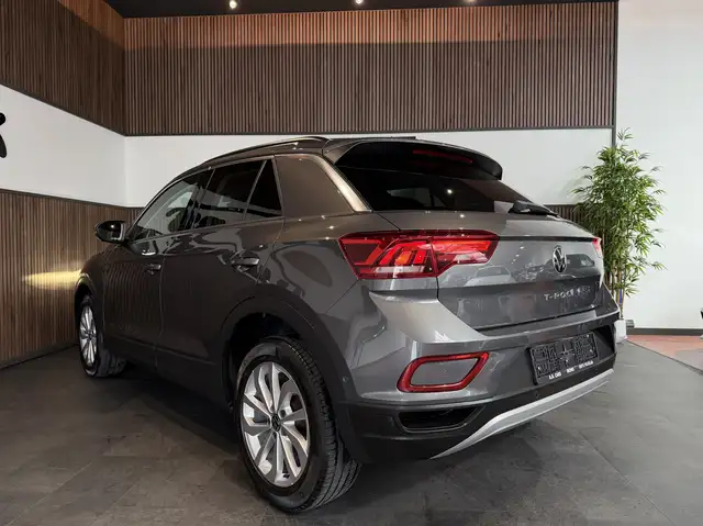 Volkswagen T-Roc view 4