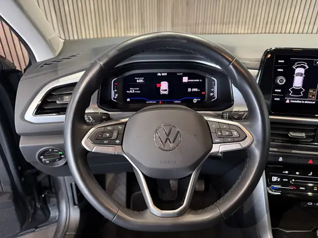 Volkswagen T-Roc view 10