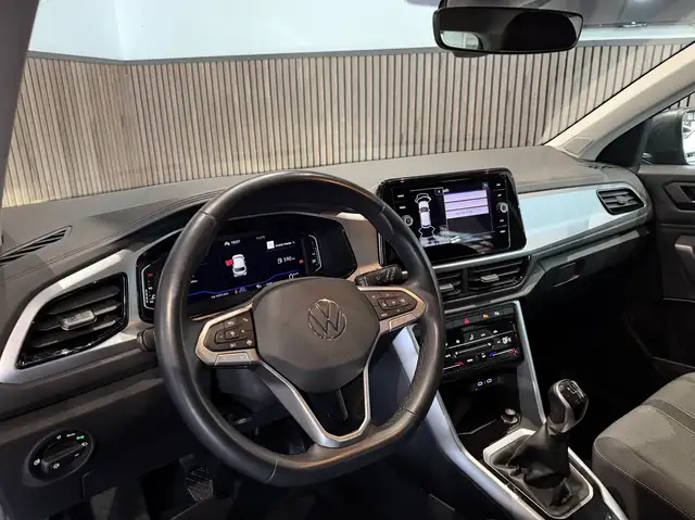Volkswagen T-Roc view 7