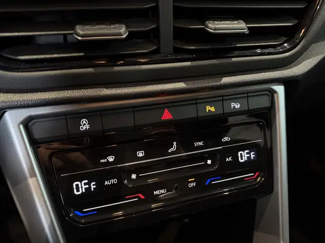 Volkswagen T-Roc view 13