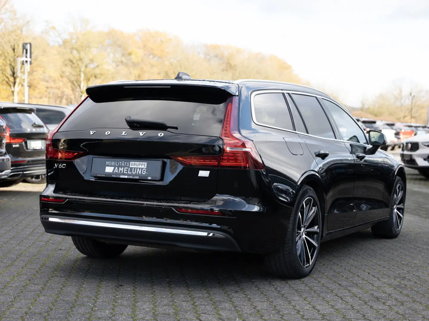 Volvo V60 T6 Core Recharge Plug-In Hybrid AWD LED Schwarz - 2