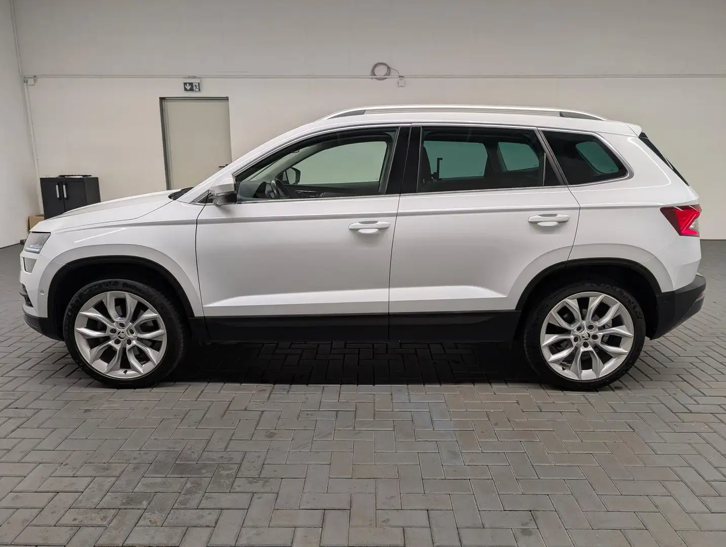 Skoda Karoq 4x4 LED/Navi/Stdhzg/AHK/SHZ/Kam/Canton/19L Weiß - 2
