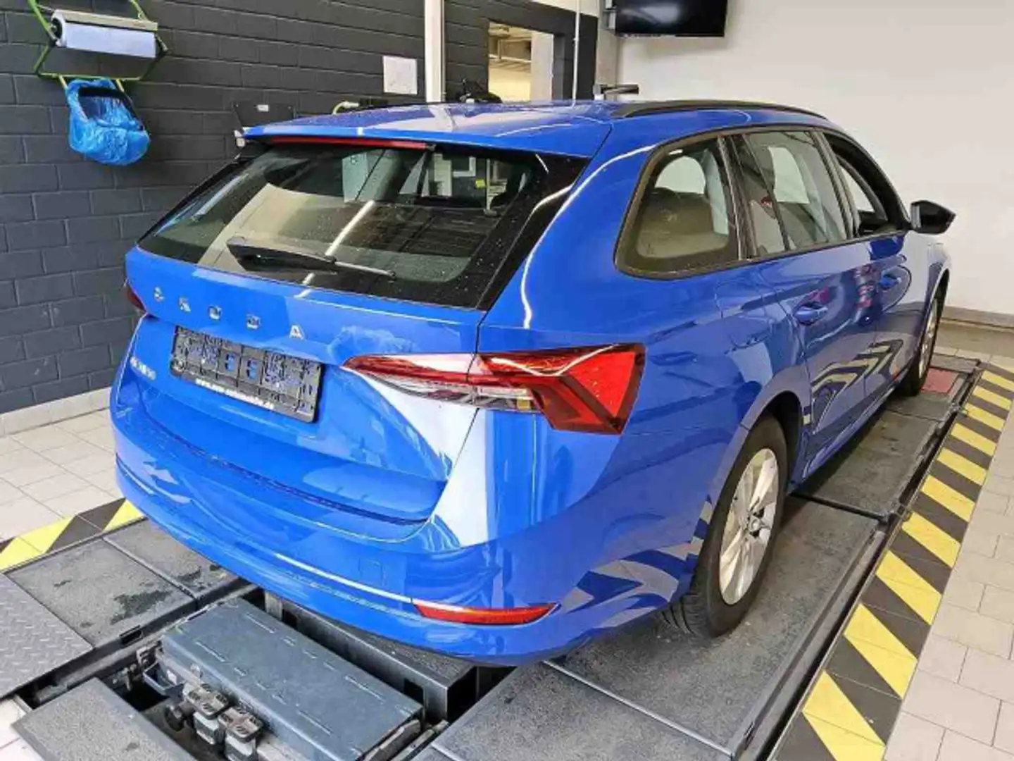 Skoda Octavia Combi Ambition 1.5 TSI LED Navi PDC AHK Blauw - 2