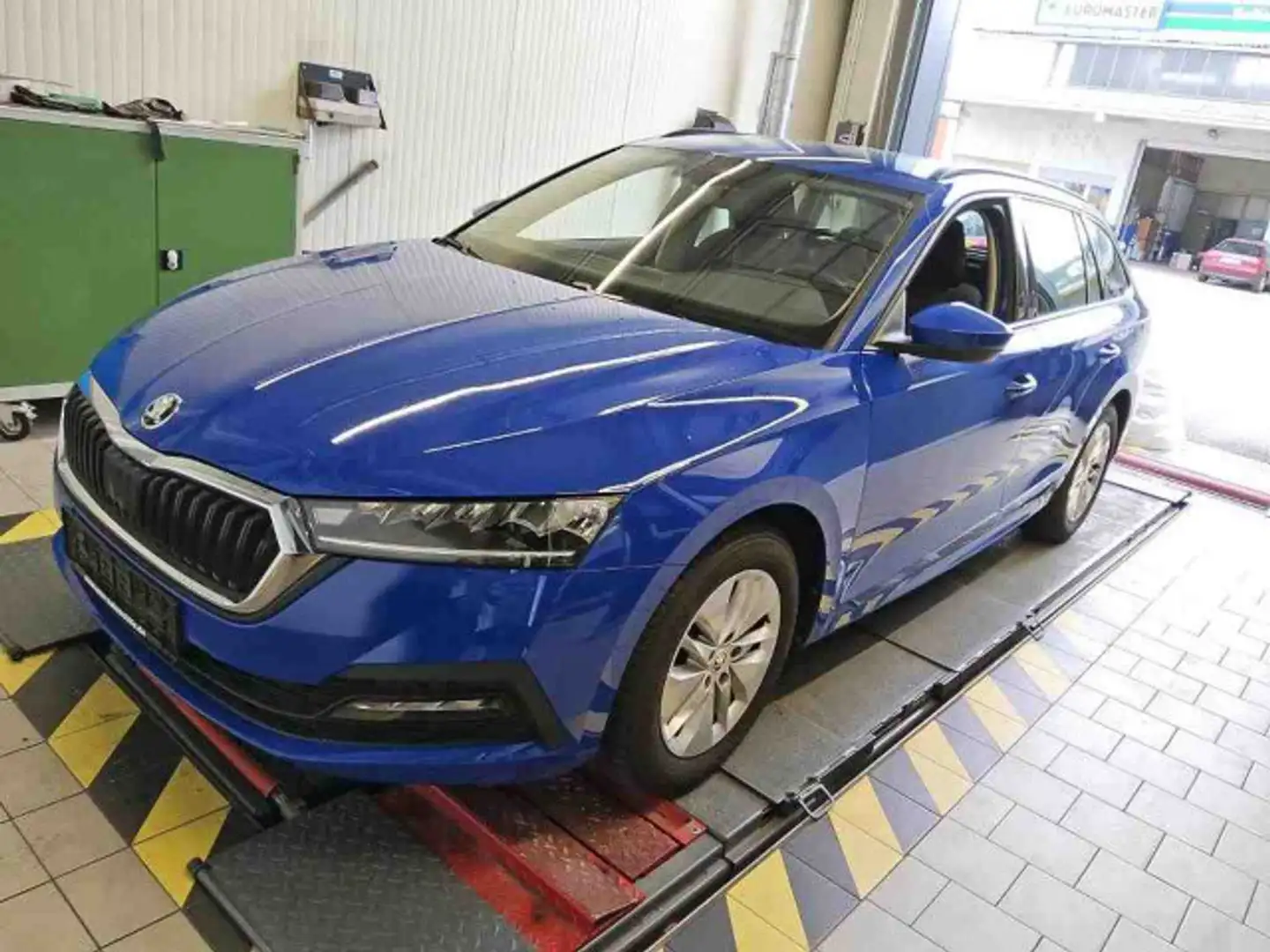 Skoda Octavia Combi Ambition 1.5 TSI LED Navi PDC AHK Blauw - 1