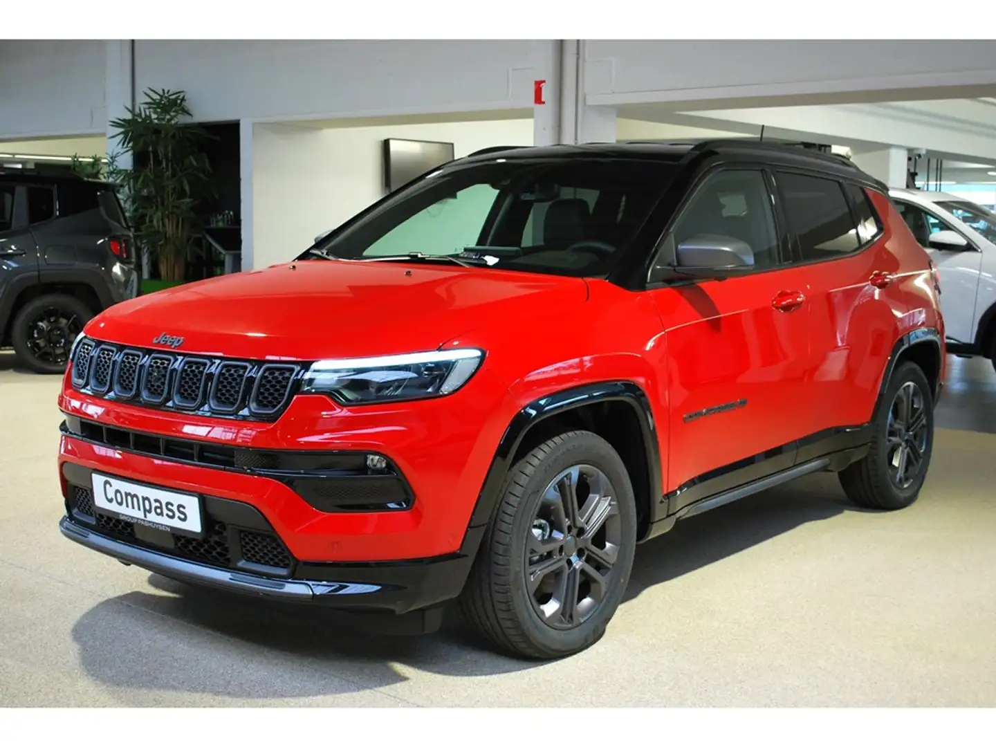 Jeep Compass T4 80th Anniversary 4x2 1.3cc 150pk Rood - 1