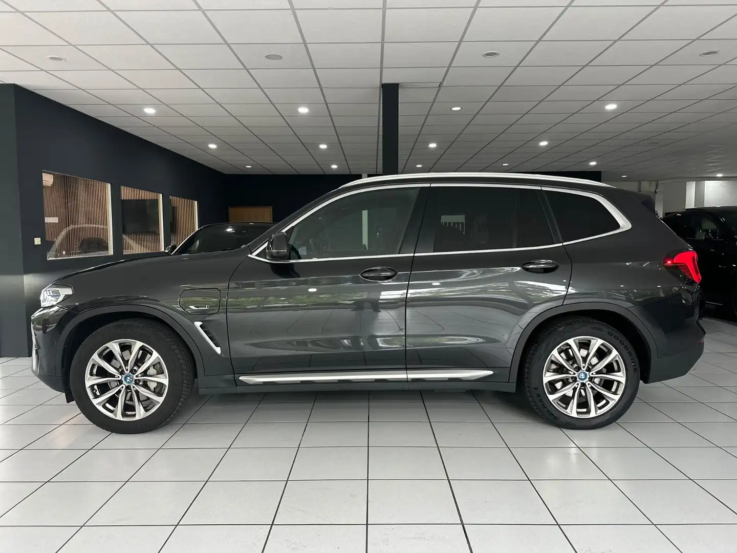 BMW X3 xDrive 30e*FACELIFT*HEADUP*LEDER*KAMERA*AHK* Gris - 2