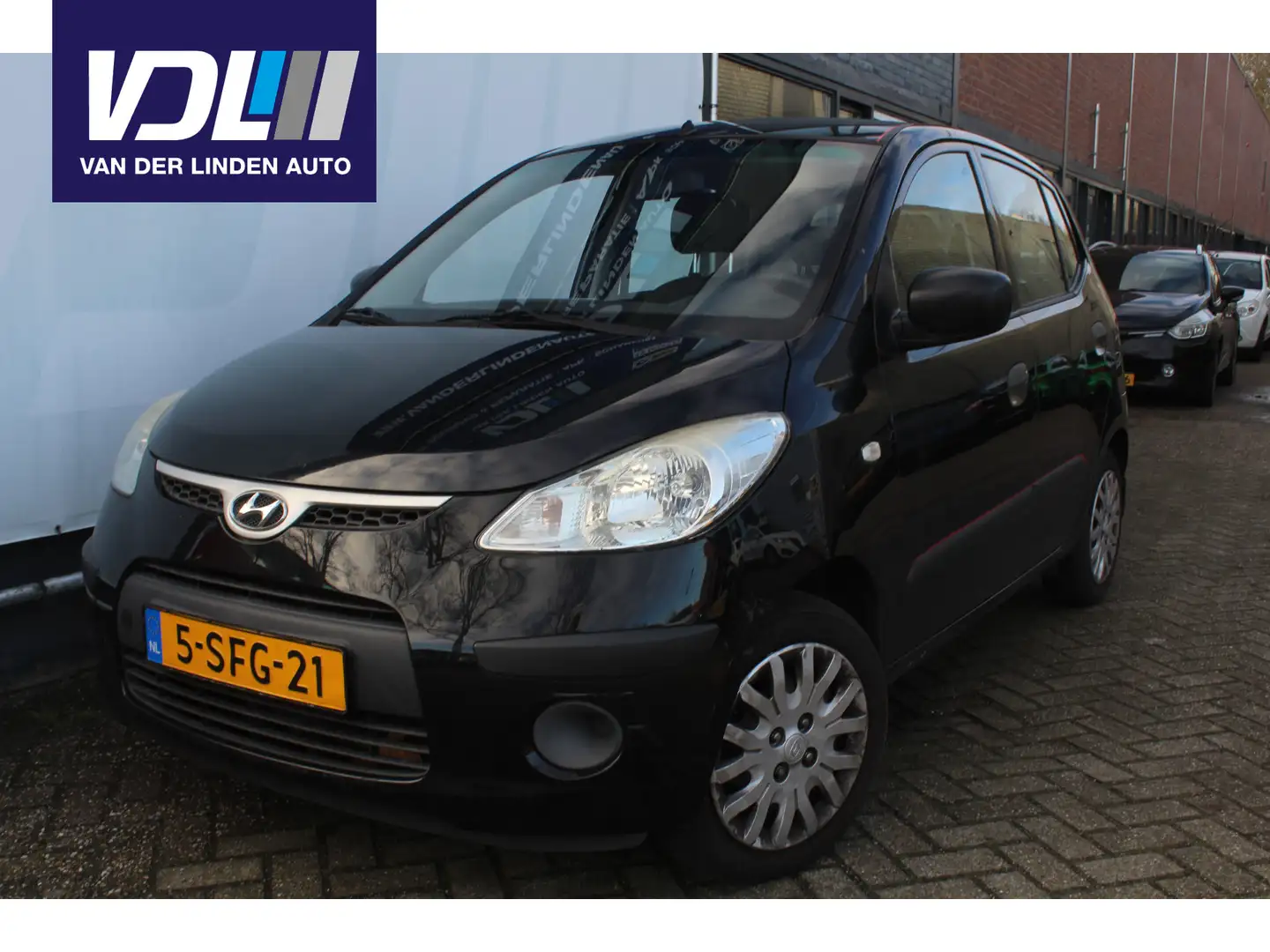 Hyundai i10 1.1 Pure Handel prijs, zo meenemen Schwarz - 1
