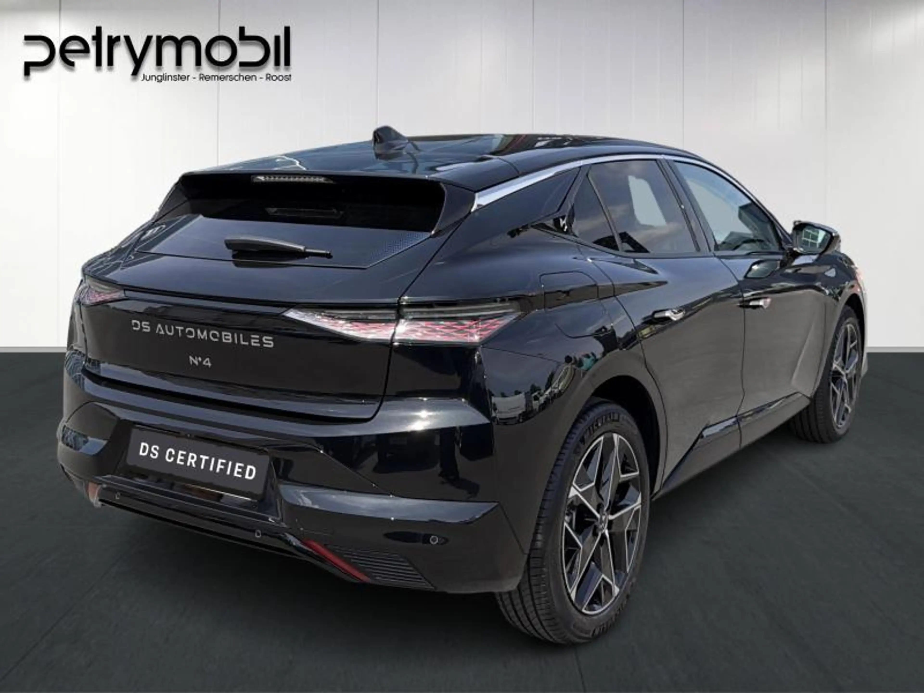 DS Automobiles N°4 N°4 ETOILE CUIR NAPPA MHEV — photo 4