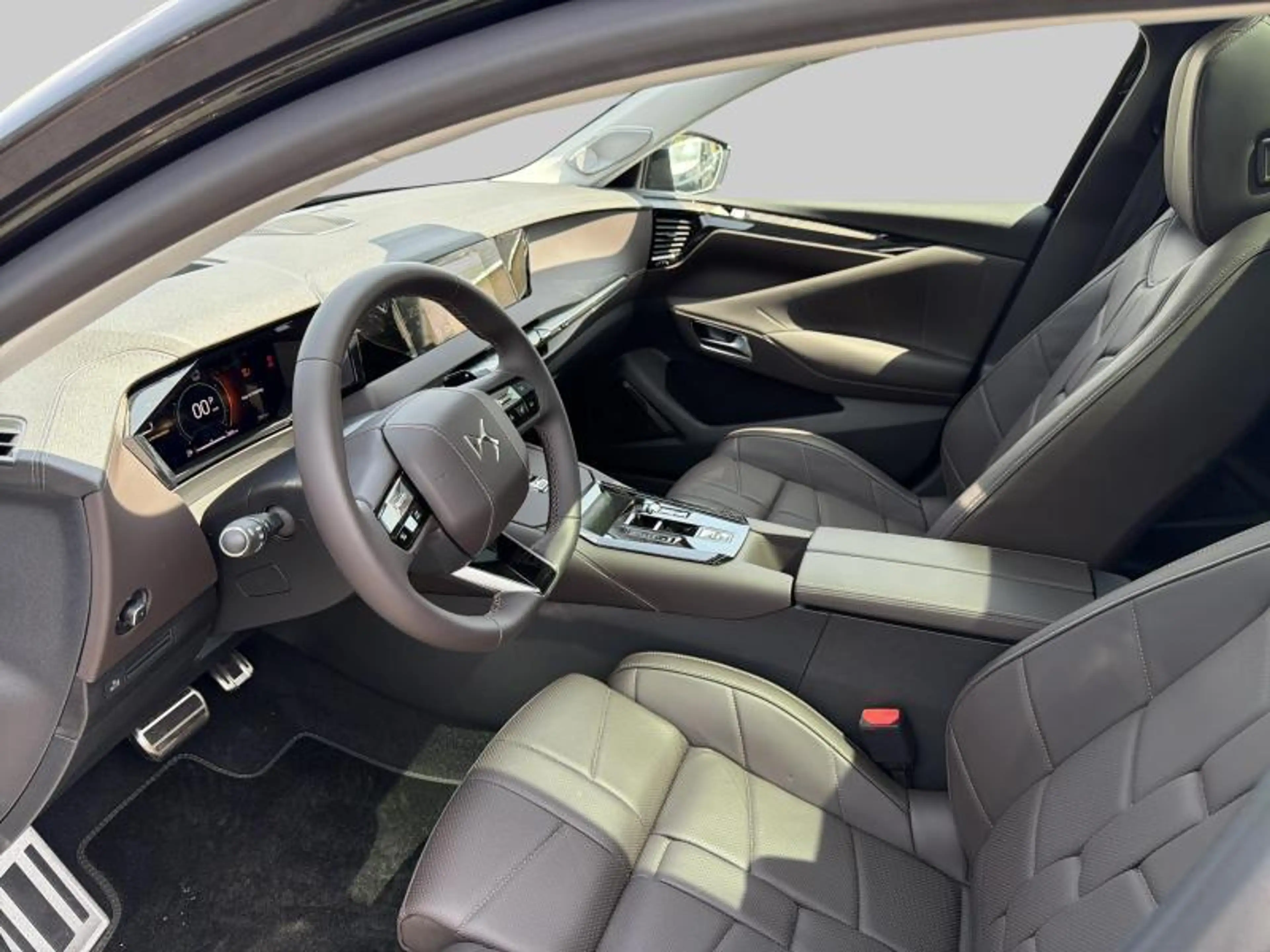 DS Automobiles N°4 N°4 ETOILE CUIR NAPPA MHEV — photo 11