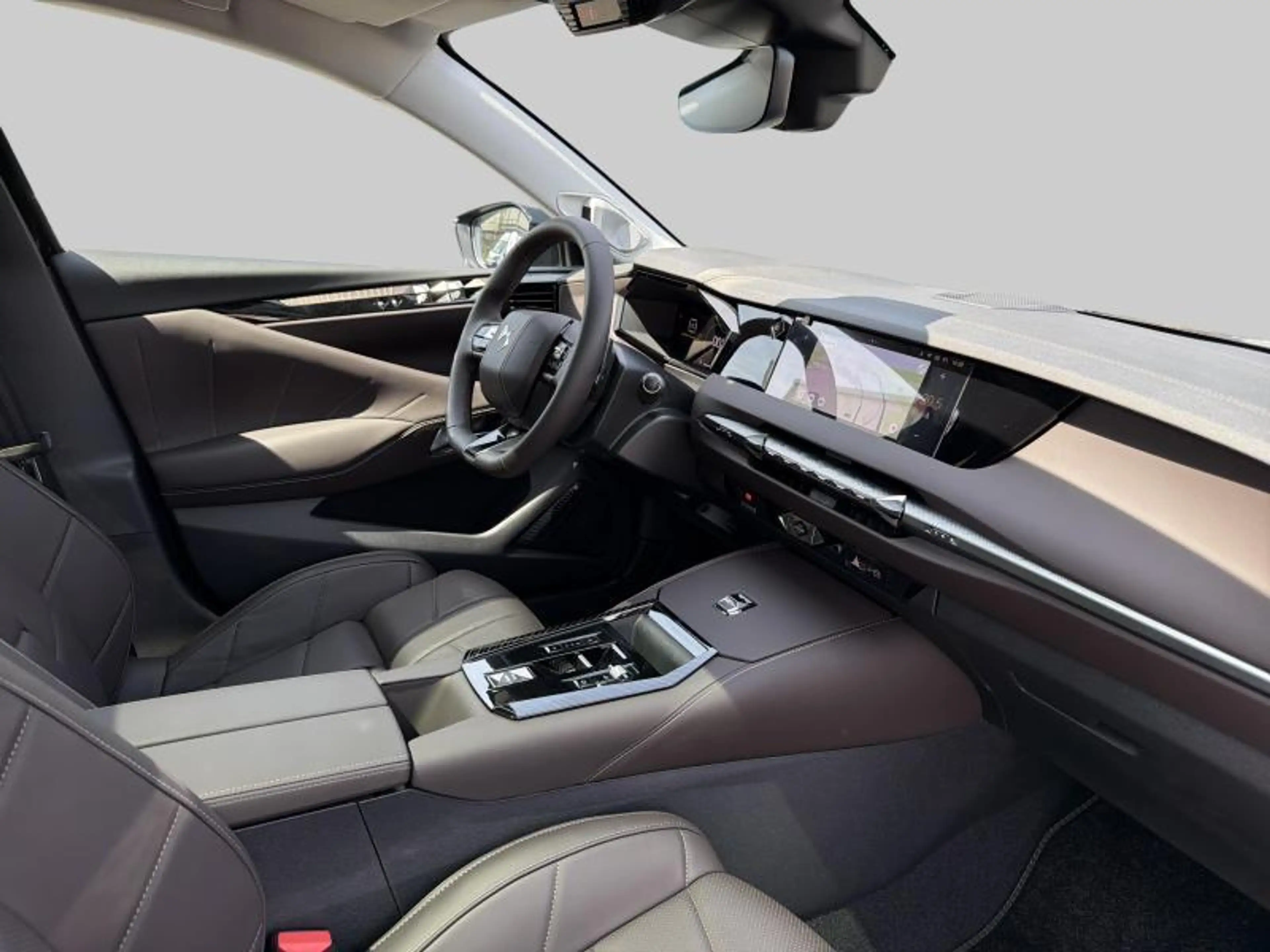 DS Automobiles N°4 N°4 ETOILE CUIR NAPPA MHEV — photo 9