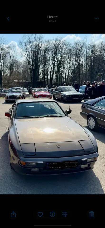 Porsche 944