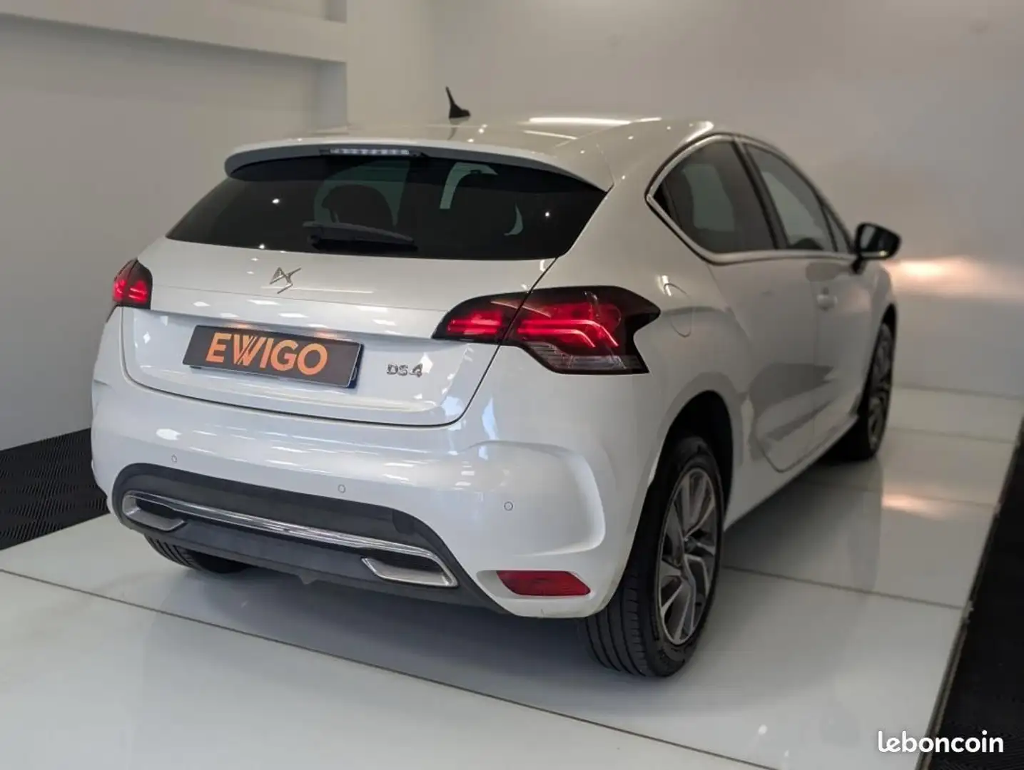 DS Automobiles DS 4 1.6 BLUEHDI 120ch SO CHIC Wit - 2
