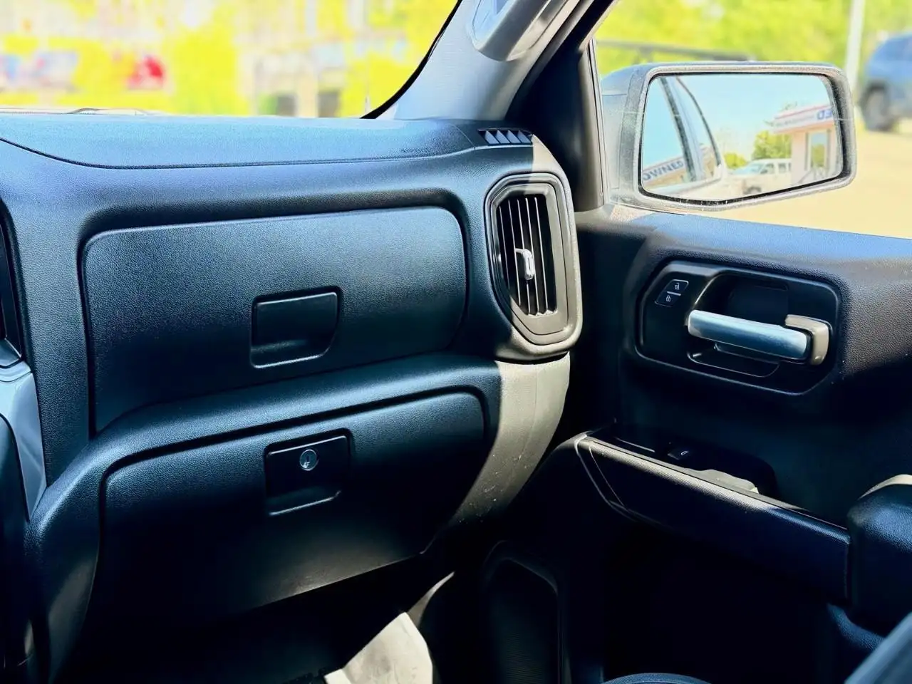 Chevrolet Silverado 1500 снимка Chevrolet Silverado 1500