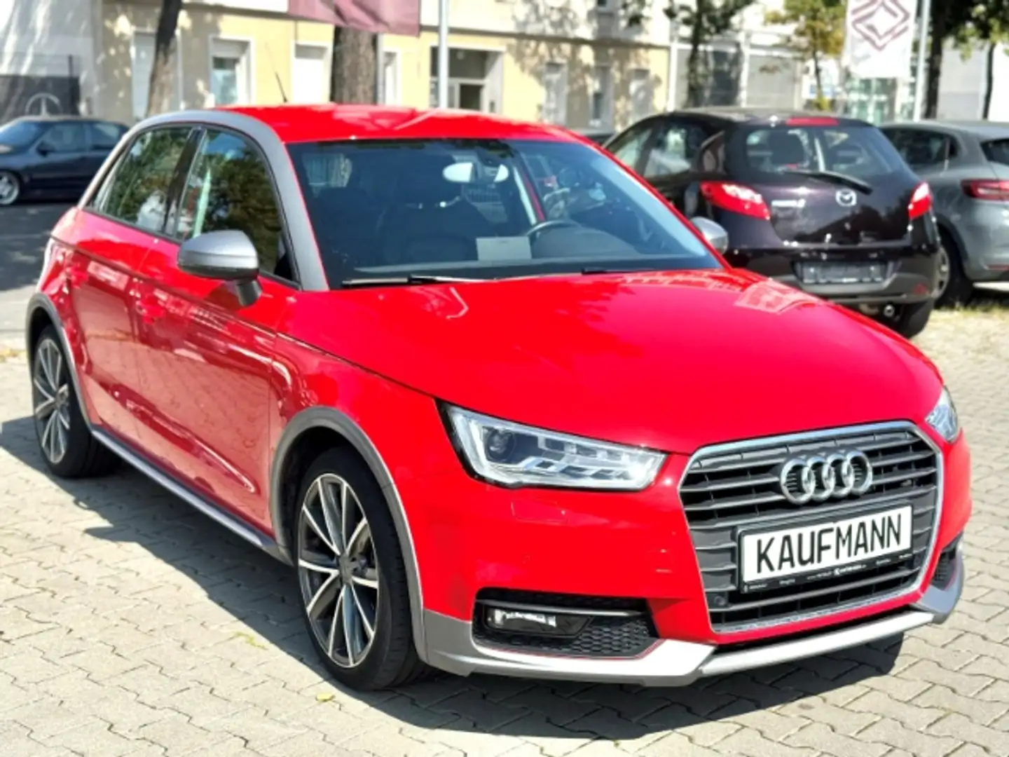 Audi A1 Sportback sport 1.4 TFSI AUTOMATIK+8xReifen+PDC+Si Rot - 1