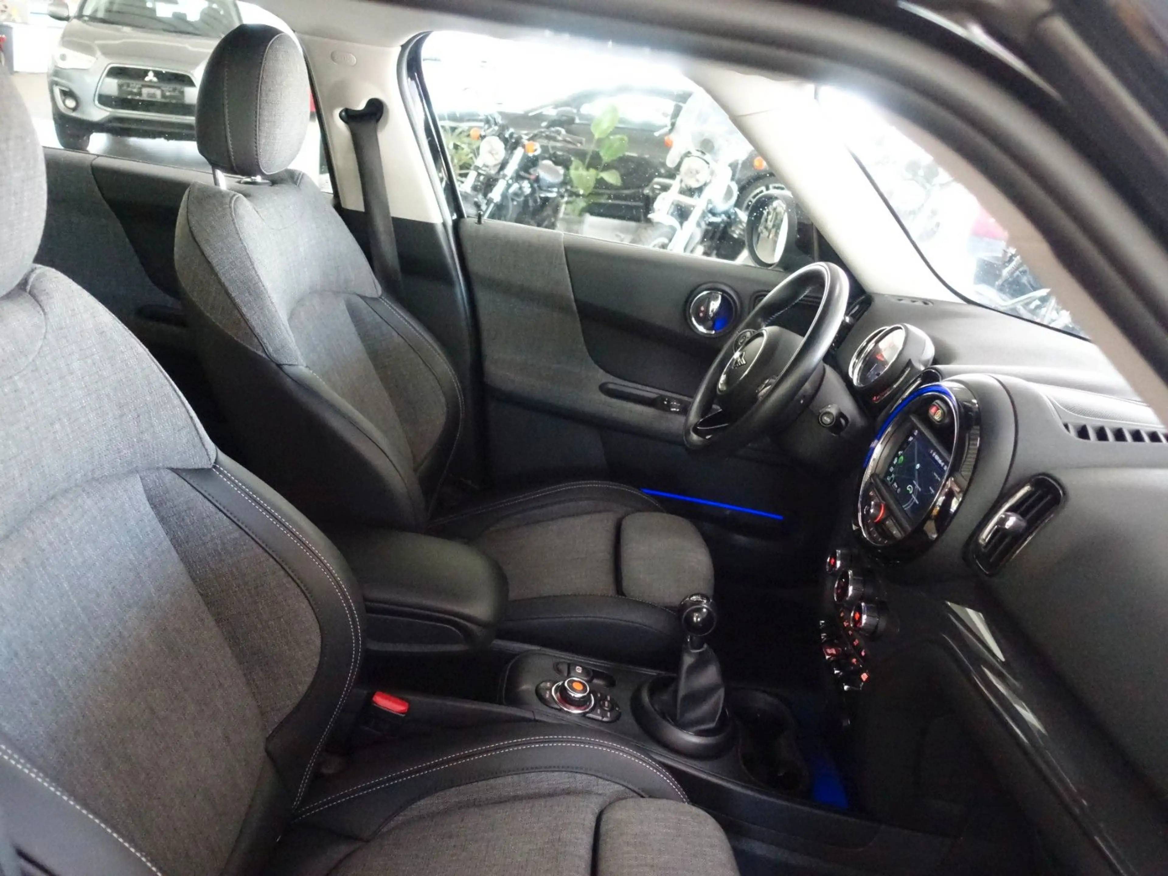 MINI Cooper Countryman ; Chili NAV LED KAM SHZ — photo 13