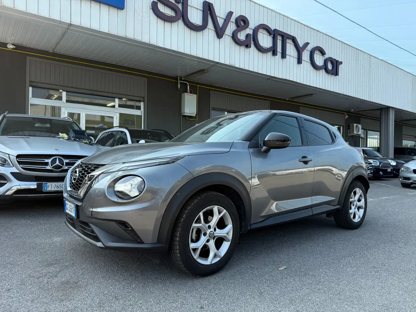 Nissan Juke Juke 1.0 dig-t N-Connecta 117cv dct Gris - 1