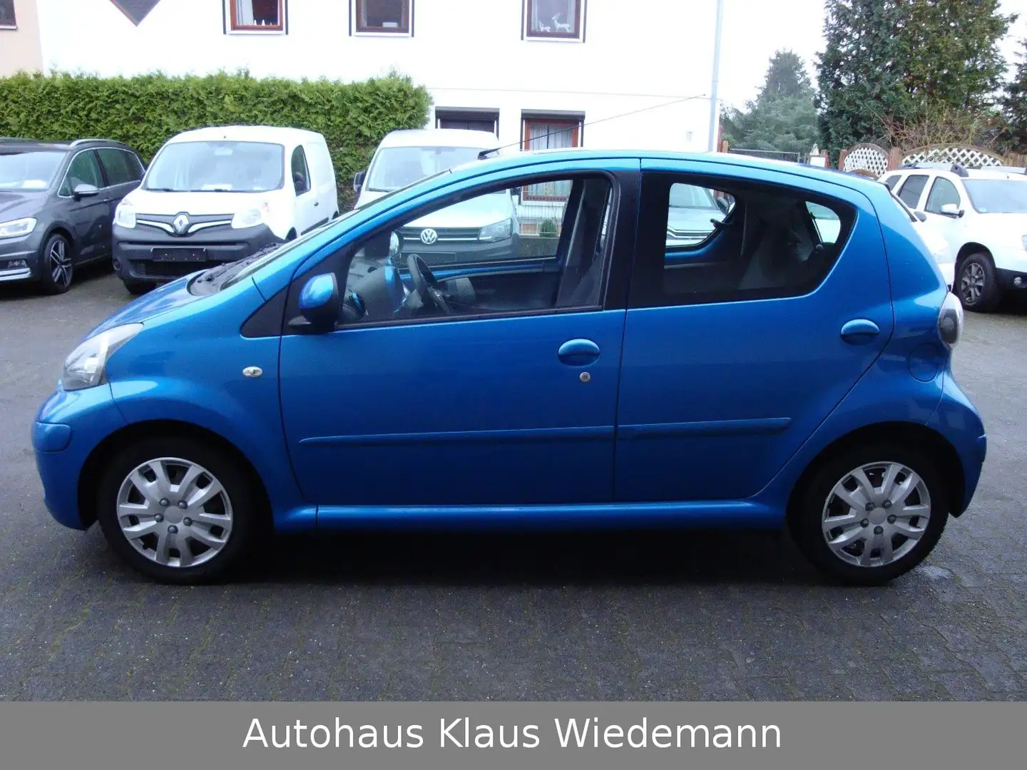 Toyota Aygo (X) 1,0-l-VVT-i CoolBlue - 1.Hd./49 TKM Bleu - 2