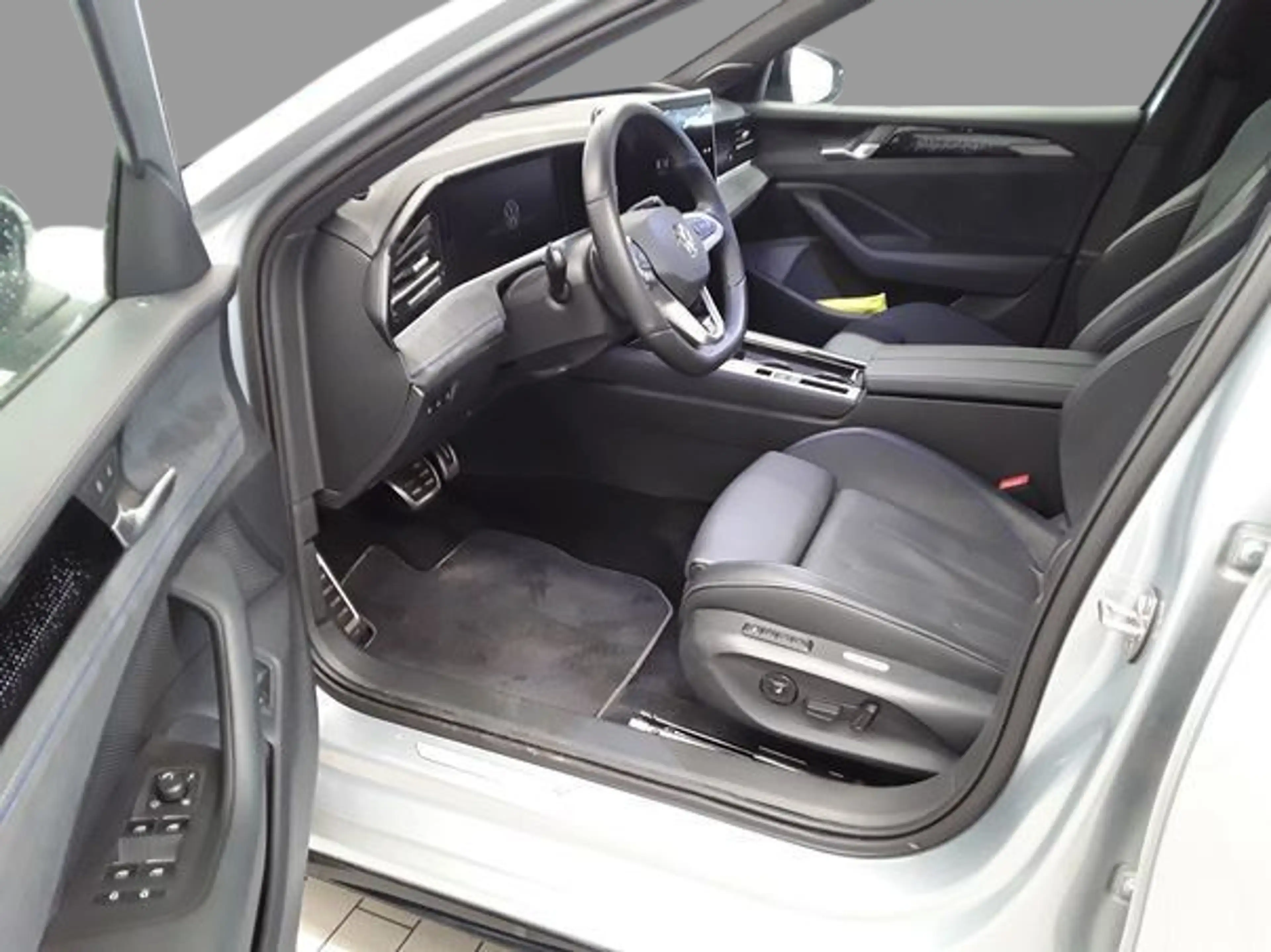 Volkswagen Passat Variant eHybrid R-Line BLACK VOLLAUSSTATTUNG -45% — photo 3