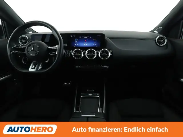 Mercedes-Benz GLA view 12