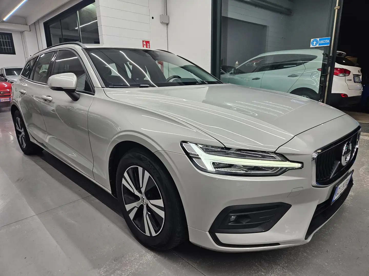 Volvo V60 2.0 d3 R-design geartronic my20 Bianco - 1