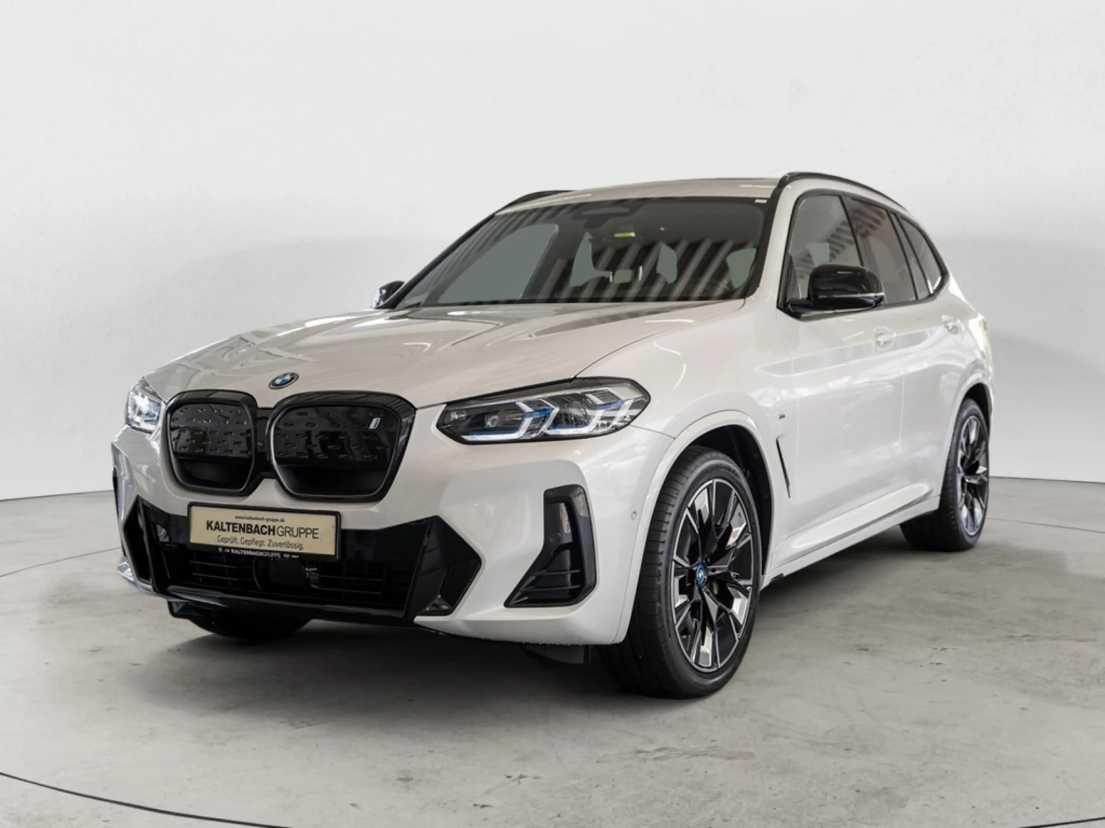 BMW X3 Impressive FACEL. PANO AHK HUD 360° LASER — photo 2